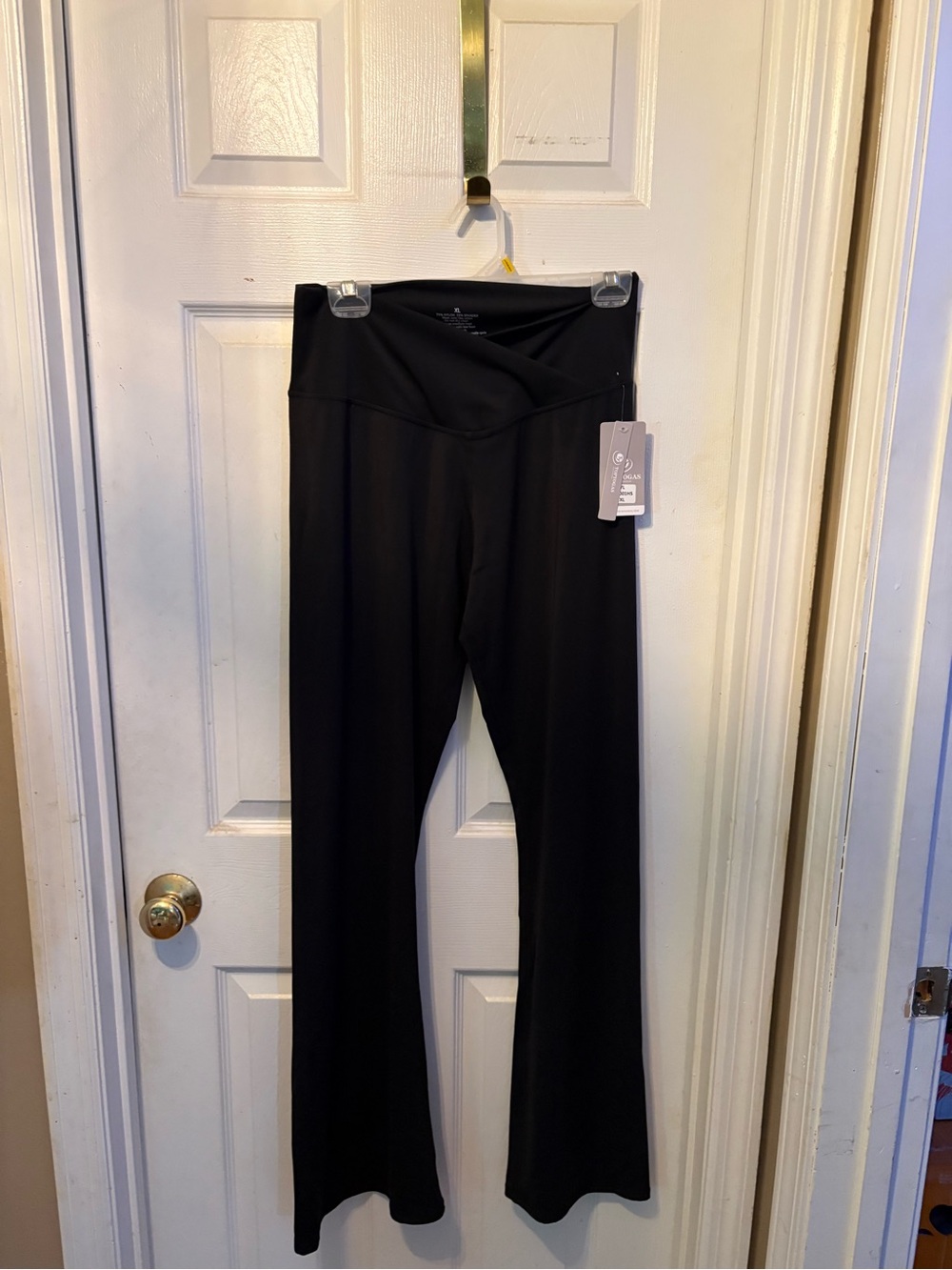 Women's Black Flare Yoga Pants - Unknown Brand